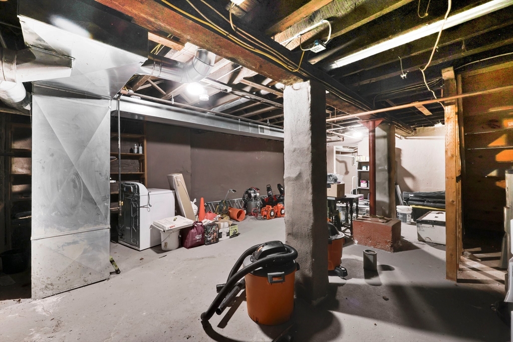 284 Maple Street Holyoke, MA 01040 - Photo 35 of 42