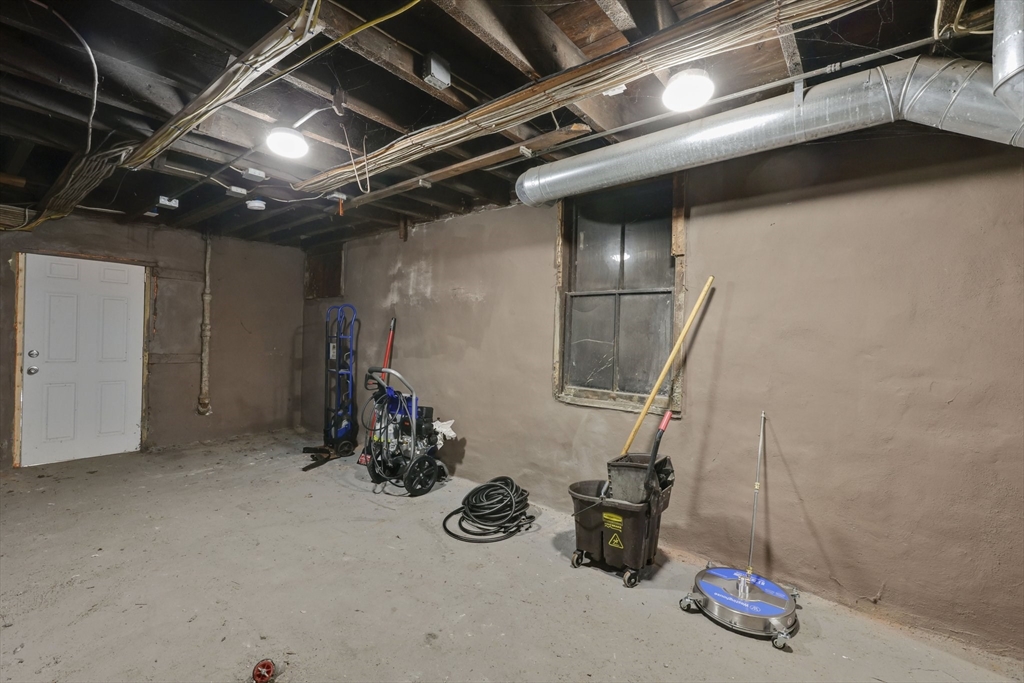 284 Maple Street Holyoke, MA 01040 - Photo 37 of 42