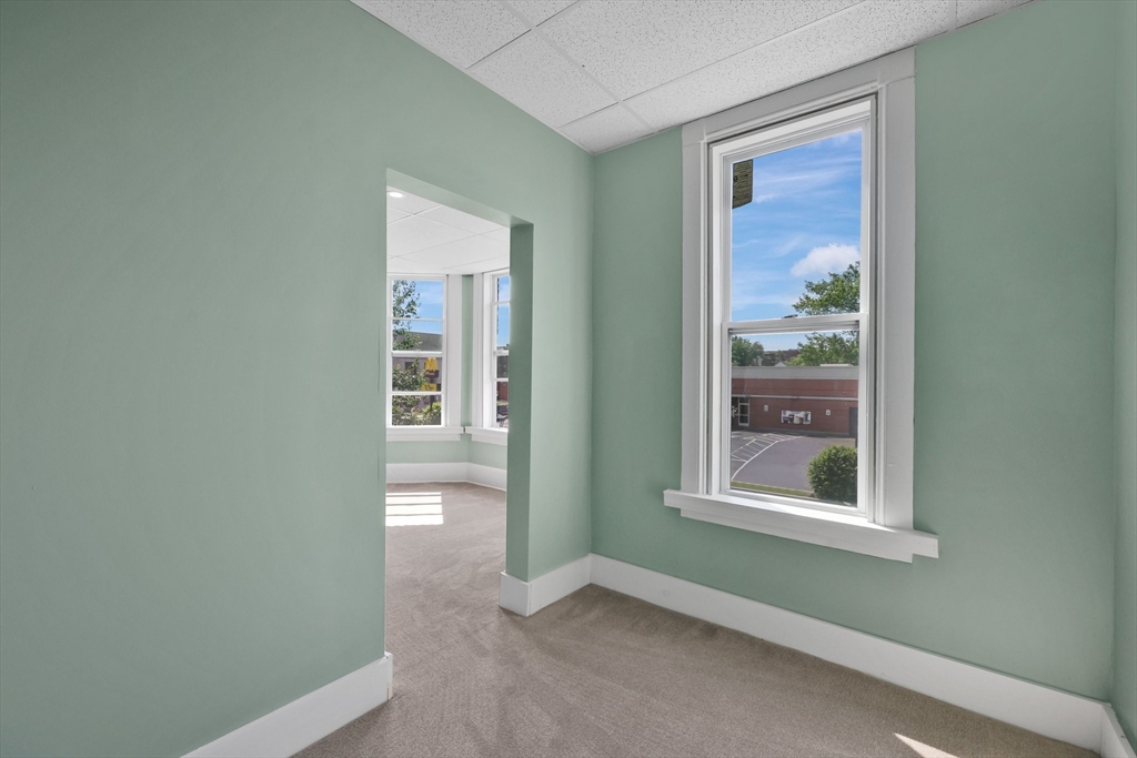 284 Maple Street Holyoke, MA 01040 - Photo 5 of 42