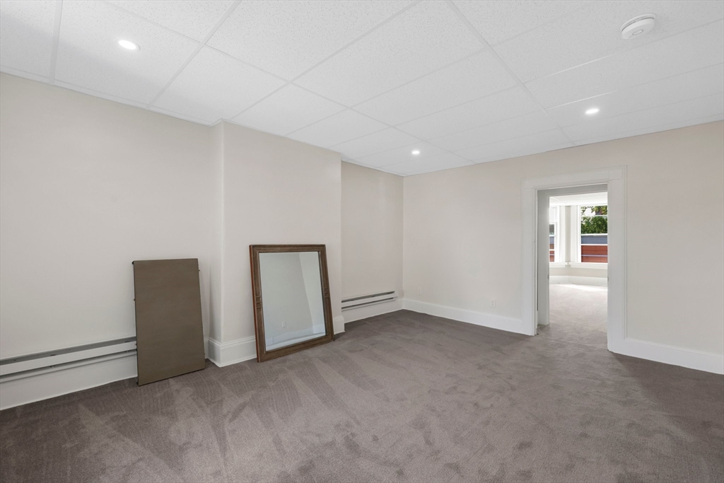 284 Maple Street Holyoke, MA 01040 - Photo 6 of 42