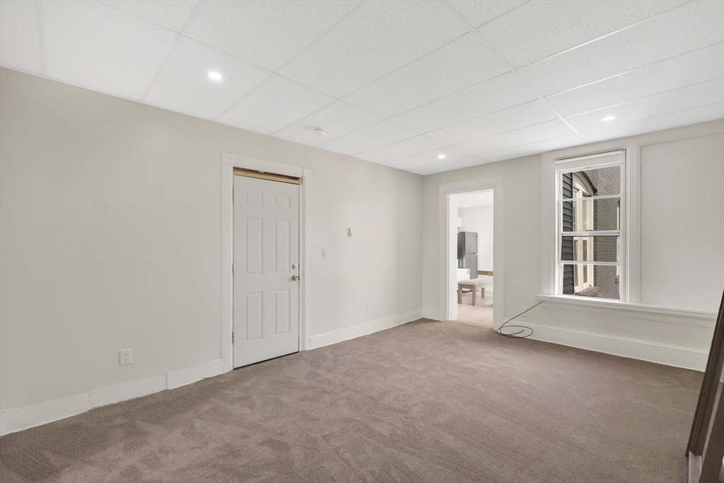 284 Maple Street Holyoke, MA 01040 - Photo 7 of 42