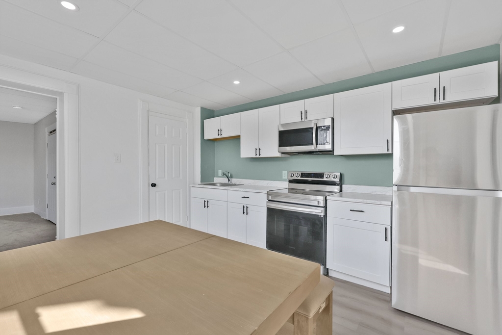 284 Maple Street Holyoke, MA 01040 - Photo 10 of 42