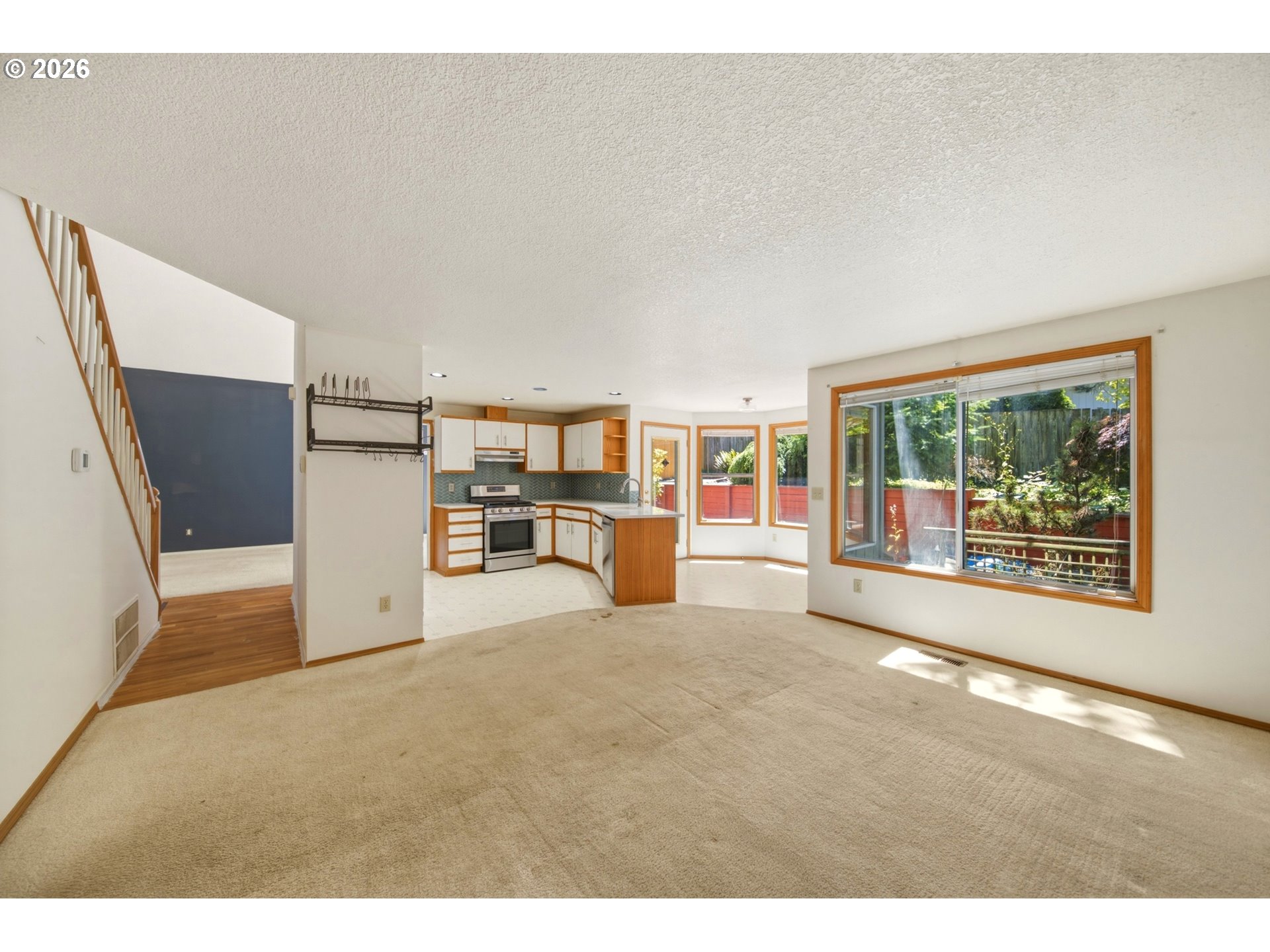 5002 Southwest Vacuna Street Portland, OR 97219 - Photo 6 of 20