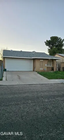 $374,999 | 37633 29th Street East, Palmdale, CA 93550