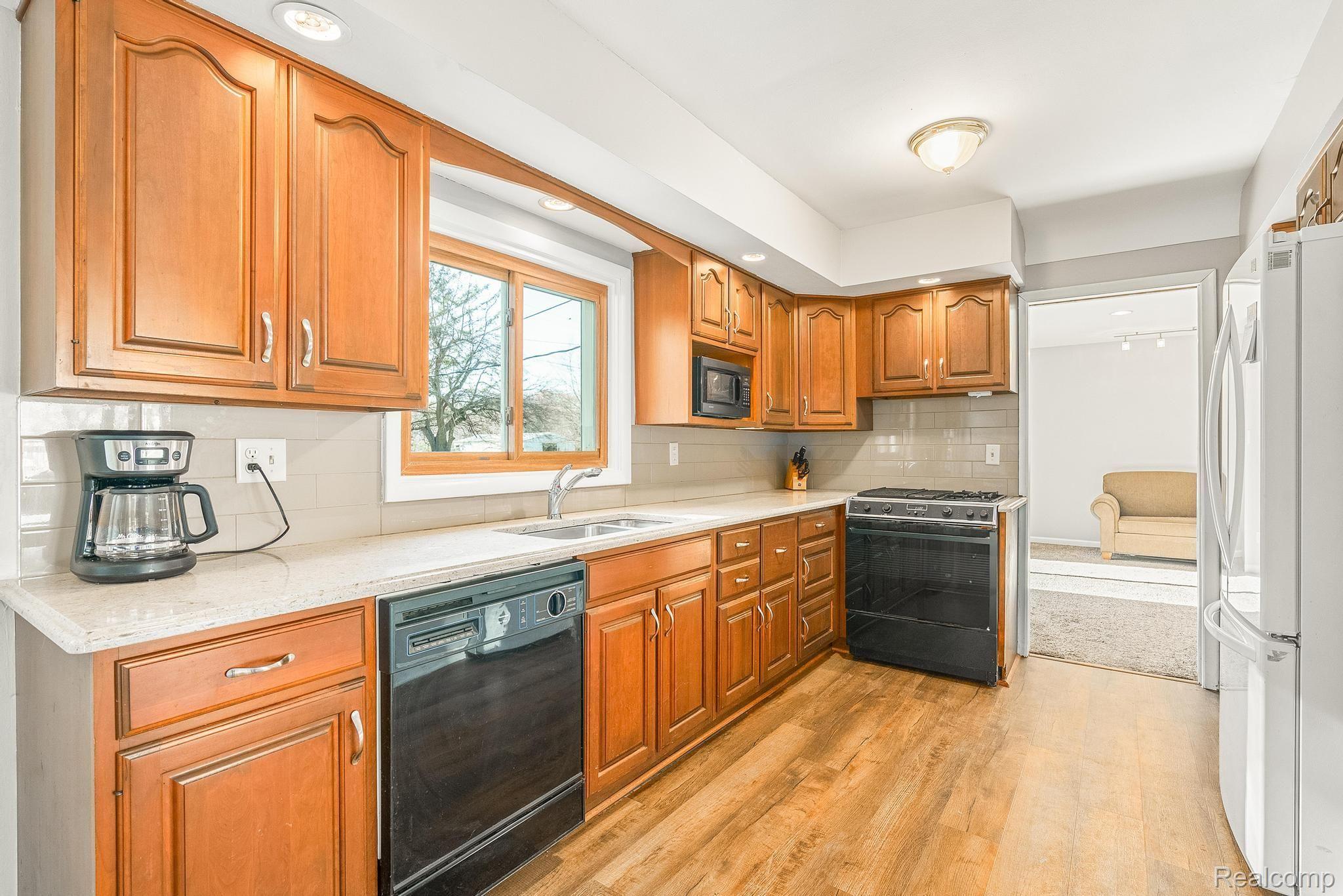 41721 Riggs Road Belleville, MI 48111 - Photo 14 of 42 Kitchen