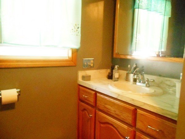 52 Michael Road Dracut, MA 01826 - Photo 12 of 21 Gallery Image 12