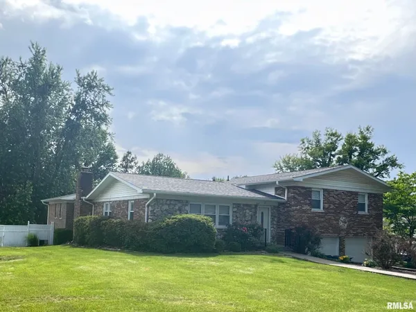 $249,000 | 204 Evergreen Drive, Anna, IL 62906