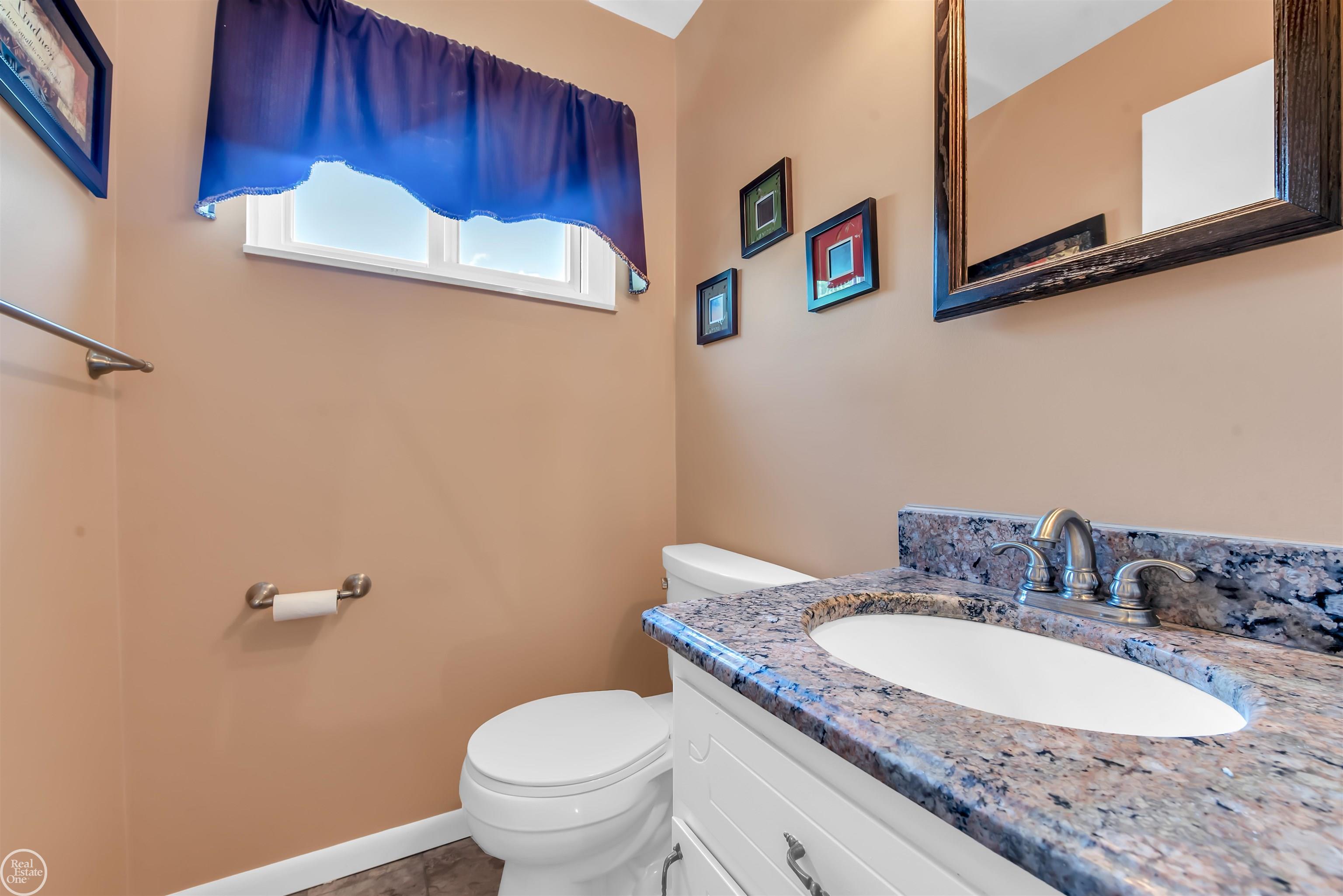 31316 Hayes Road Fraser, MI 48026 - Photo 25 of 31 50096934-24.JPG