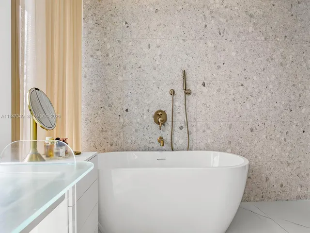 $4,450,000 | 2678 Tigertail Avenue, Unit 1806, Miami, FL 33133