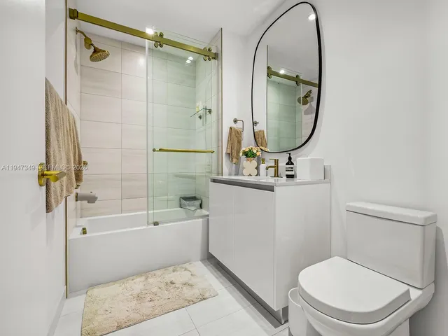 $4,450,000 | 2678 Tigertail Avenue, Unit 1806, Miami, FL 33133