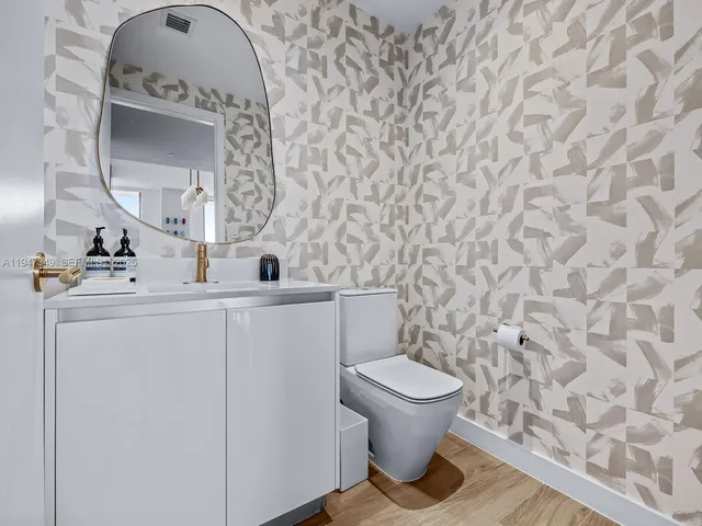 $4,450,000 | 2678 Tigertail Avenue, Unit 1806, Miami, FL 33133