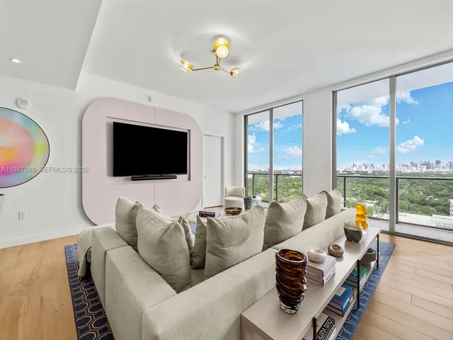 $4,450,000 | 2678 Tigertail Avenue, Unit 1806, Miami, FL 33133