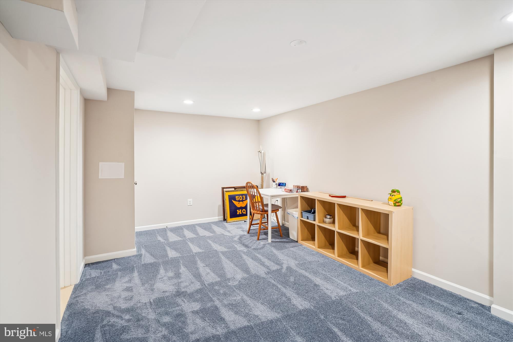 6957 Conservation Drive Springfield, VA 22153 - Photo 50 of 64 a view of a livingroom with furniture