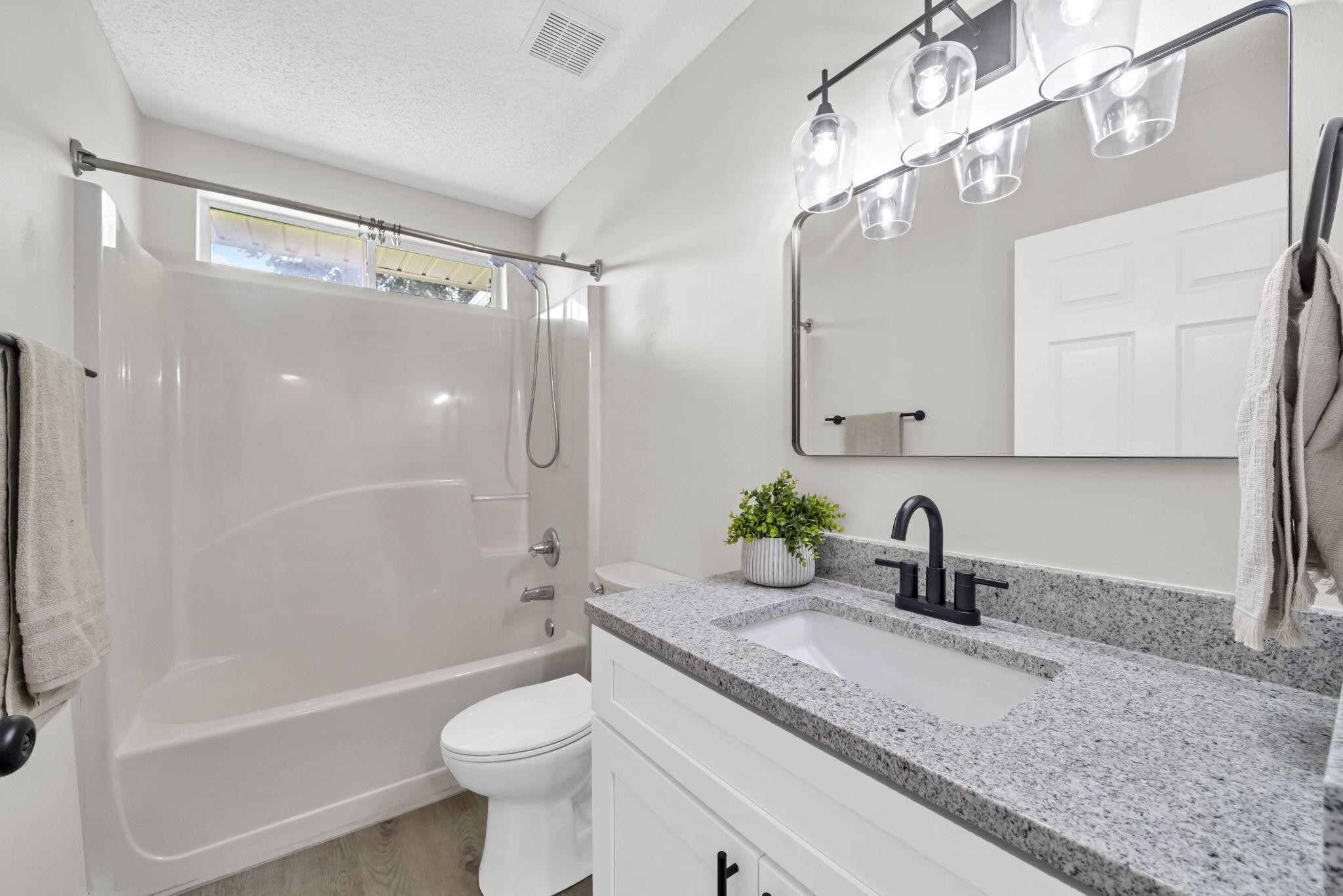 607 Affirmed Court Crestview, FL 32539 - Photo 21 of 39 2nd Full Bath