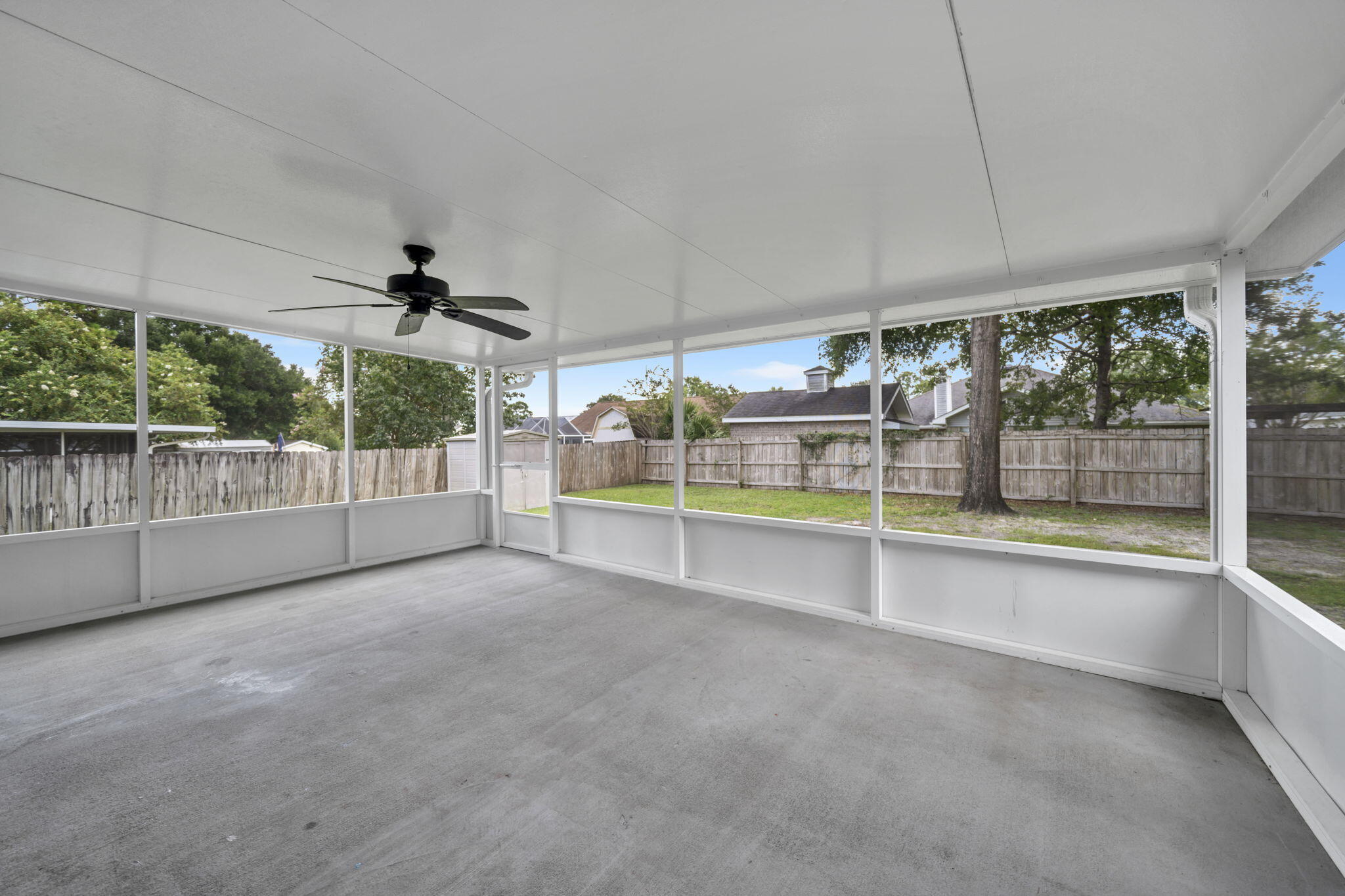 607 Affirmed Court Crestview, FL 32539 - Photo 27 of 39 Screened Porch