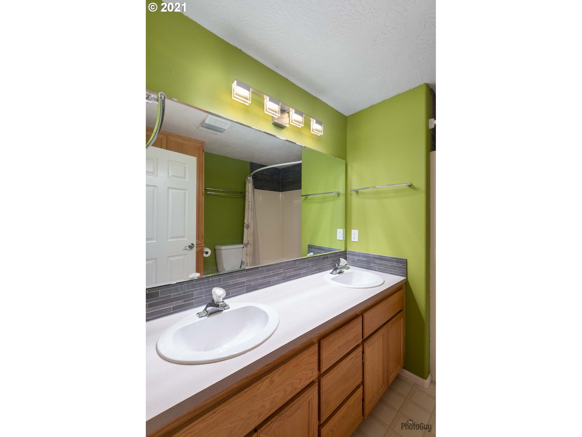 1582 Fetters Loop Eugene, OR 97402 - Photo 20 of 25 Gallery Image 20