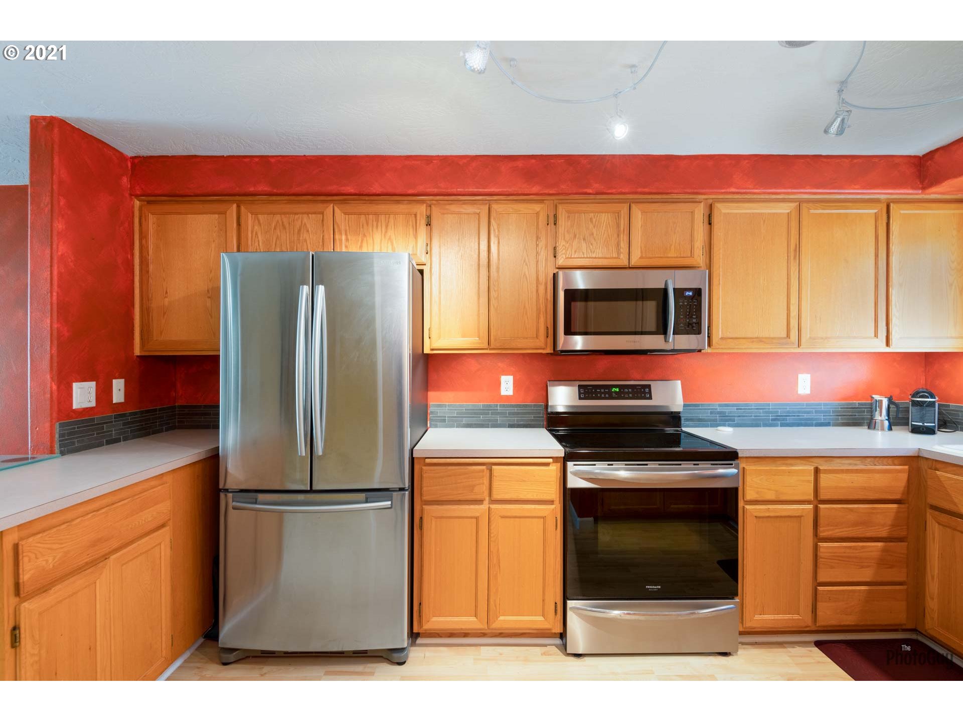 1582 Fetters Loop Eugene, OR 97402 - Photo 6 of 25 Gallery Image 6