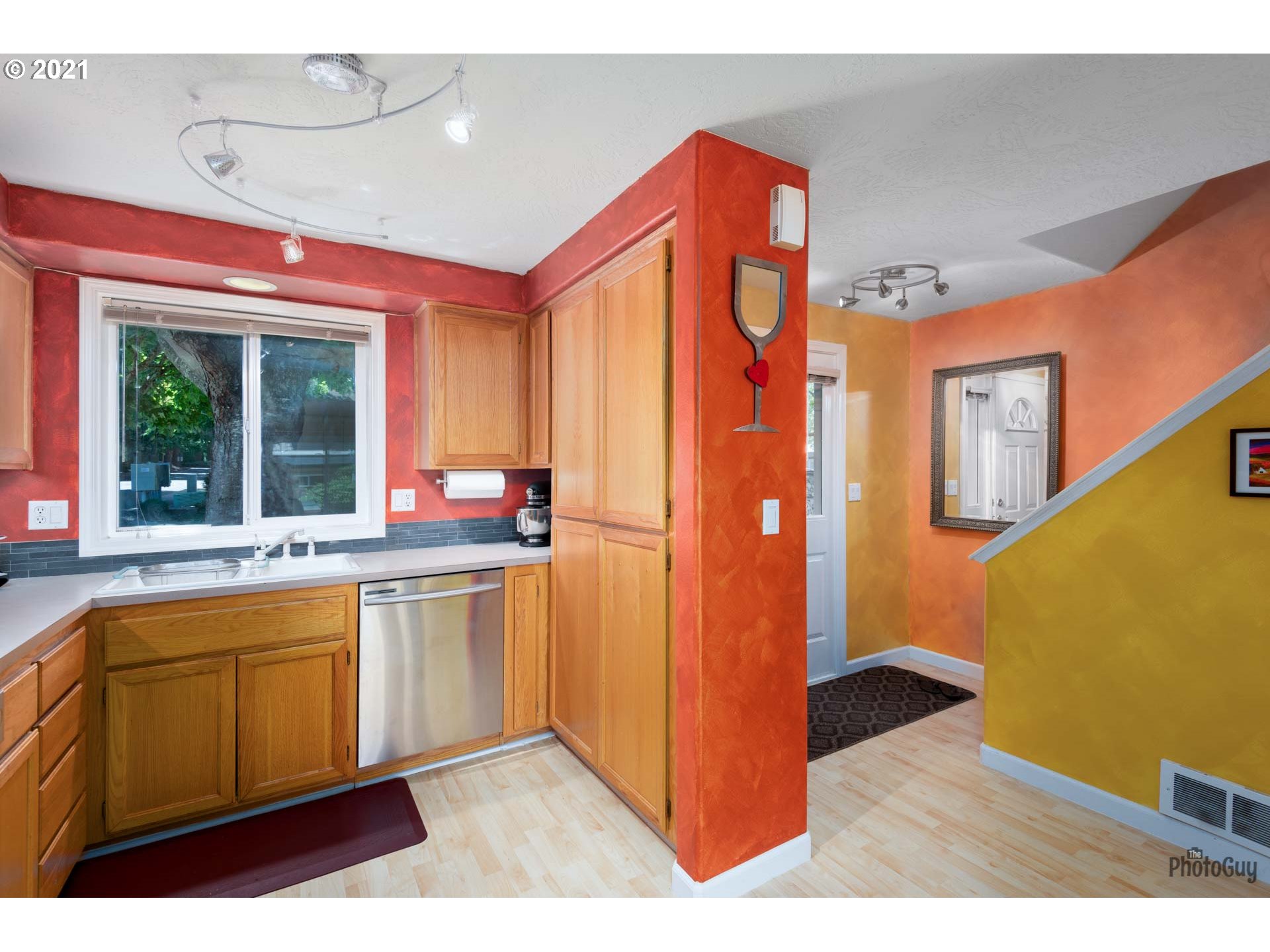 1582 Fetters Loop Eugene, OR 97402 - Photo 7 of 25 Gallery Image 7