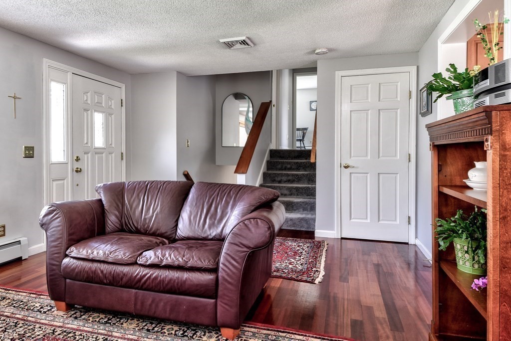 65 Daniels Road Marlborough, MA 01752 - Photo 4 of 26 Gallery Image 4