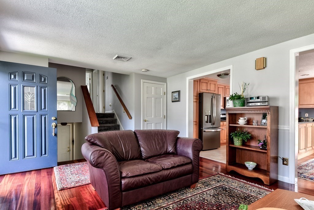 65 Daniels Road Marlborough, MA 01752 - Photo 5 of 26 Gallery Image 5