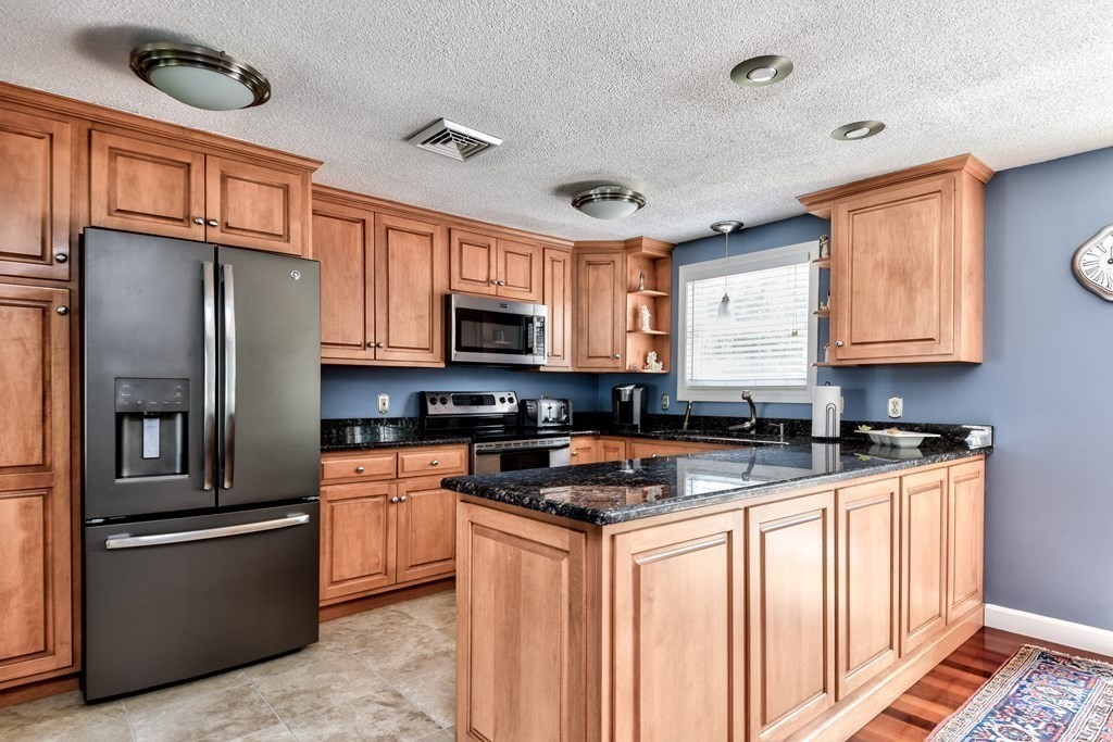 65 Daniels Road Marlborough, MA 01752 - Photo 8 of 26 Gallery Image 8