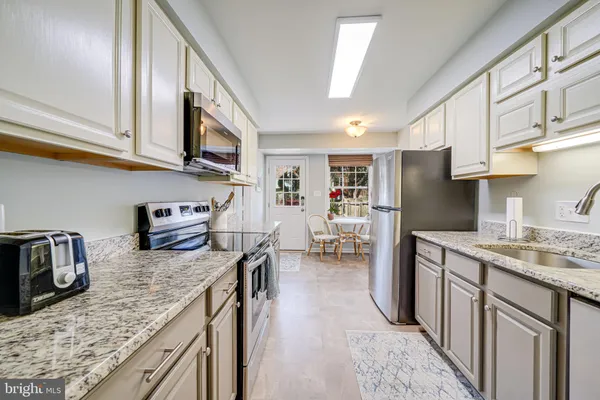 $1,052,000 | 1146 Wimbledon Drive, McLean, VA 22101