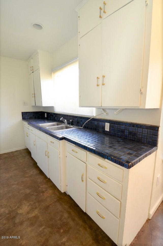 1404 East Almeria Road, Unit 1 Phoenix, AZ 85006 - Photo 4 of 9 Kitchen 2