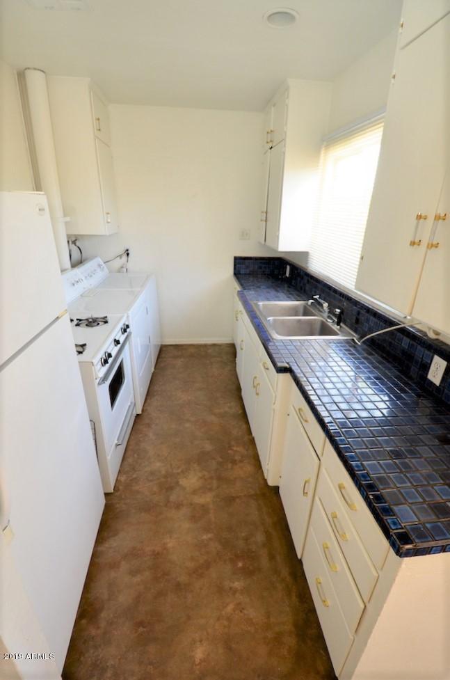 1404 East Almeria Road, Unit 1 Phoenix, AZ 85006 - Photo 5 of 9 Kitchen