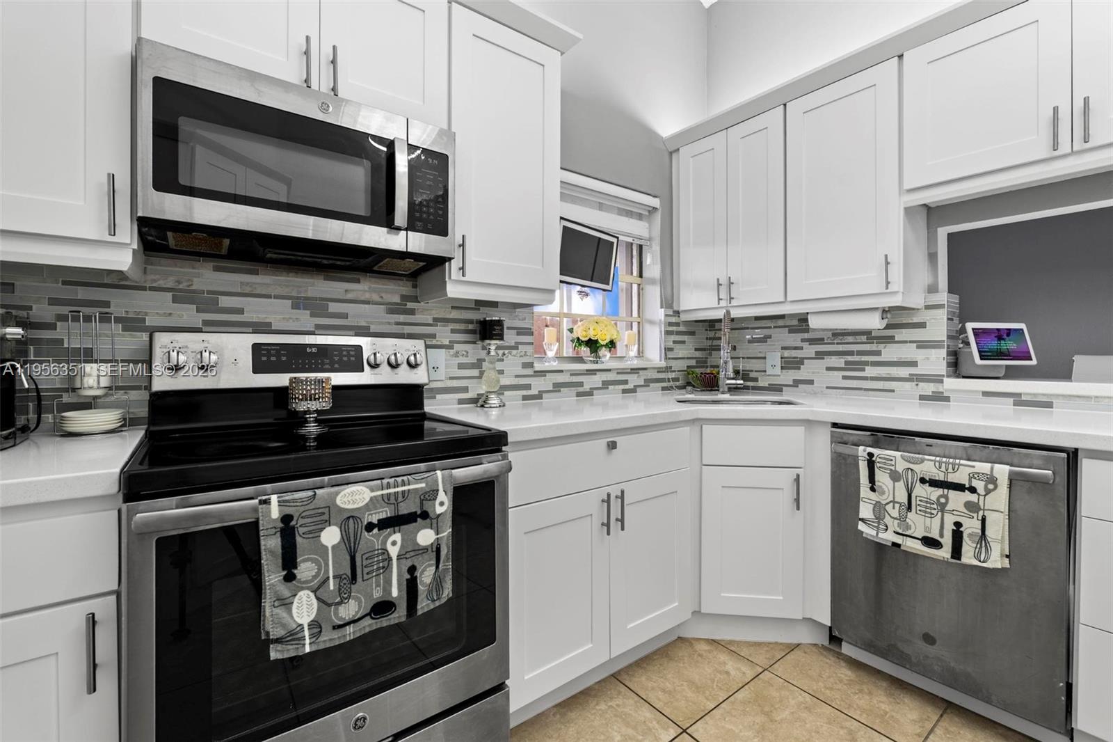 11361 Southwest 160th Court Miami, FL 33196 - Photo 12 of 51