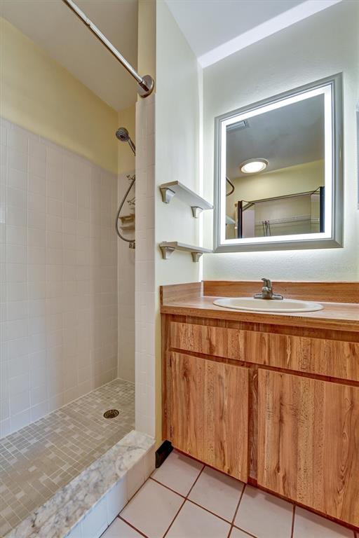 558 Capistrano Court Largo, FL 33771 - Photo 19 of 40 a bathroom with a sink and a mirror