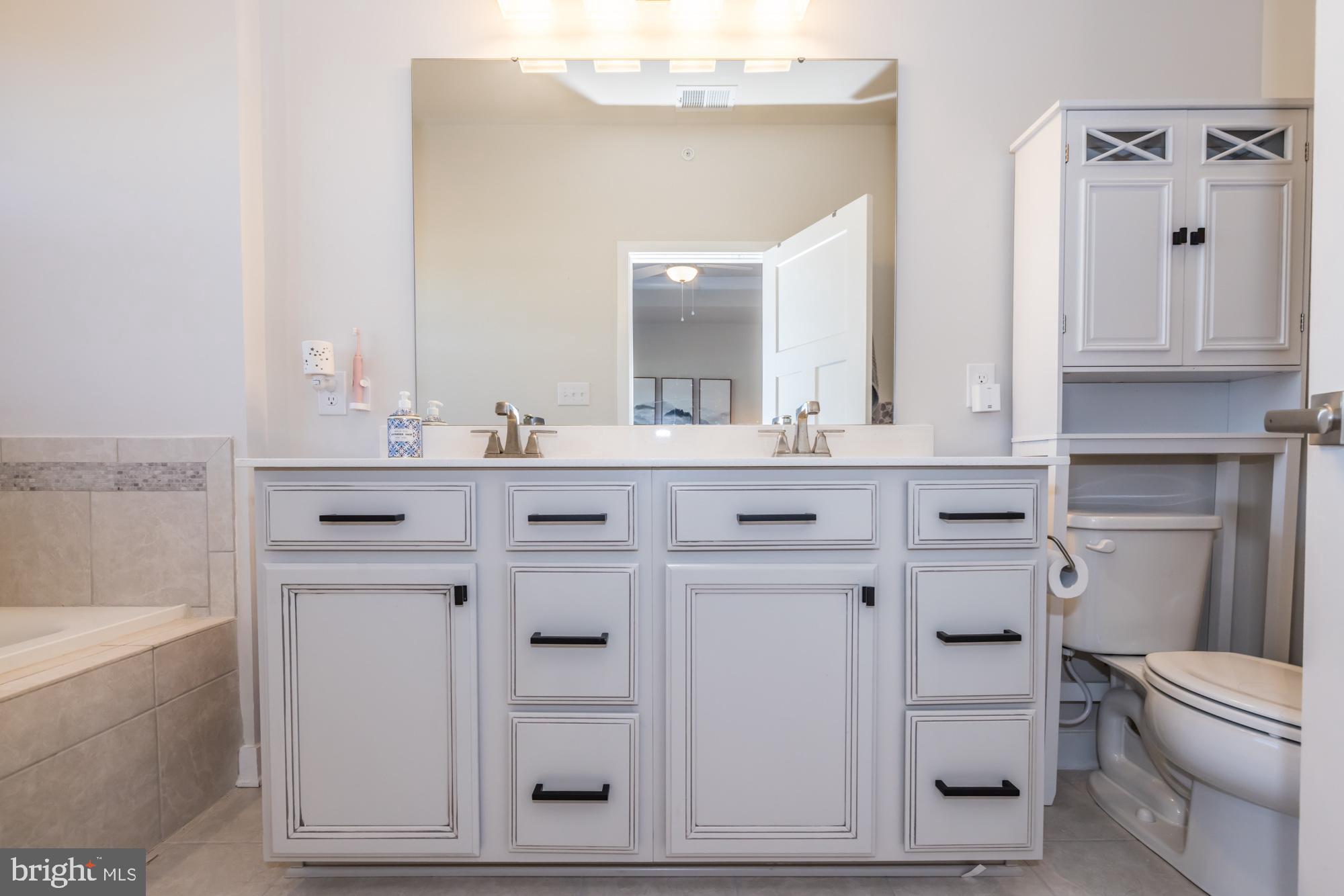 412 Paperbark Square Downingtown, PA 19335 - Photo 21 of 39 Primary Bathroom