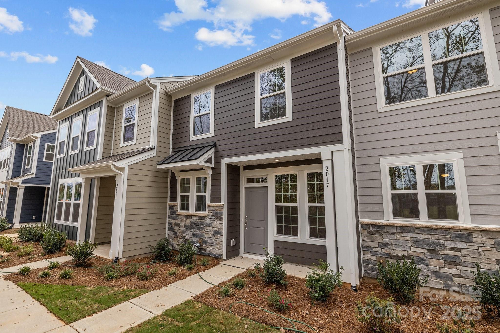 2017 Near Pt Road, Unit 19 Charlotte, NC 28208 - Photo 3 of 27 Gallery Image 3