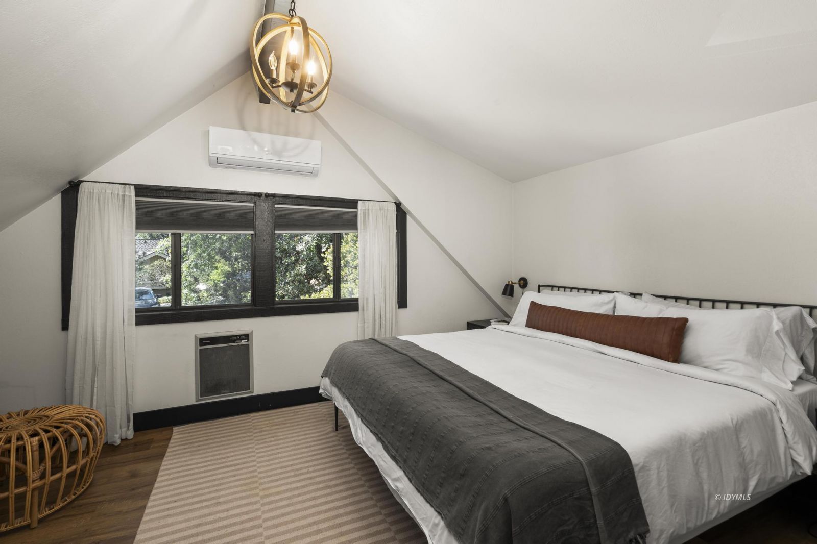 24830 Marion Ridge Drive Idyllwild, CA 92549 - Photo 23 of 36 Primary Bedroom