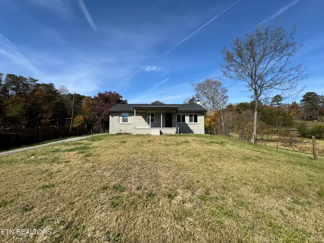 $304,900 | 1830 Old Lake City Highway, Clinton, TN 37716