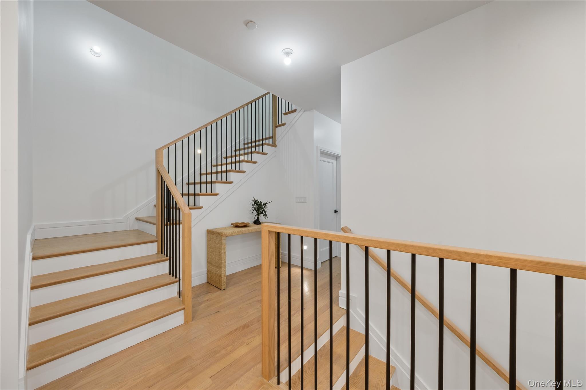 244 Blauvelt Road, Unit 201 Monsey, NY 10952 - Photo 18 of 33 Stairway