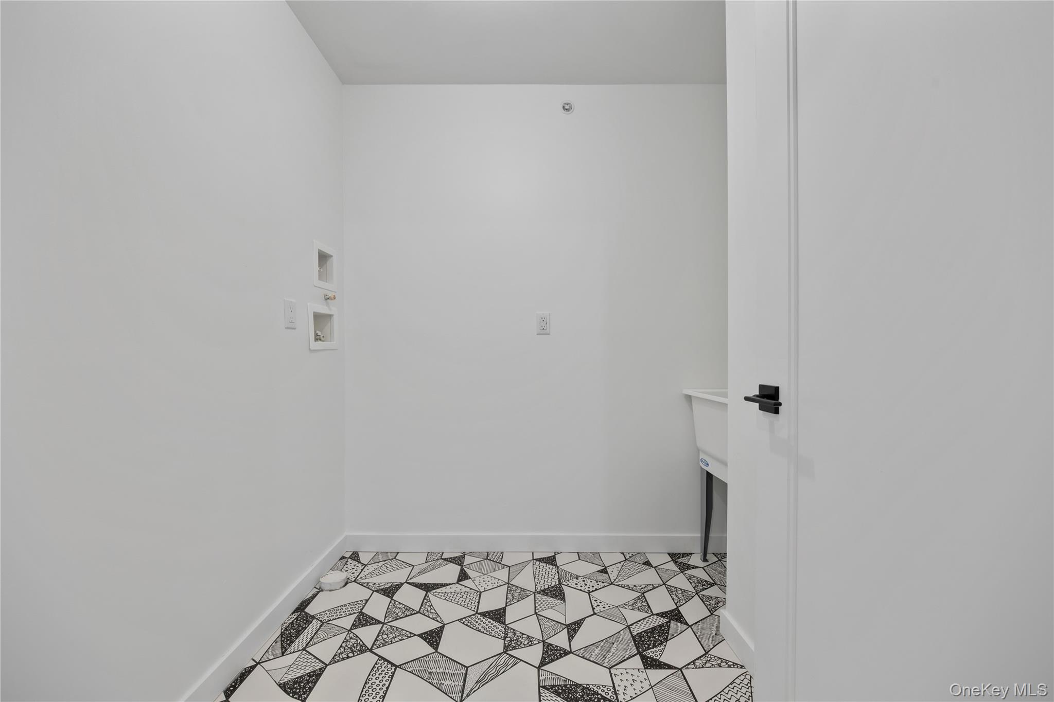 244 Blauvelt Road, Unit 201 Monsey, NY 10952 - Photo 30 of 33 Laundry Room