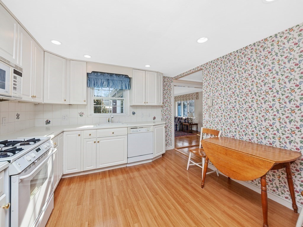 43 Devon Road Norwood, MA 02062 - Photo 9 of 19 Gallery Image 9