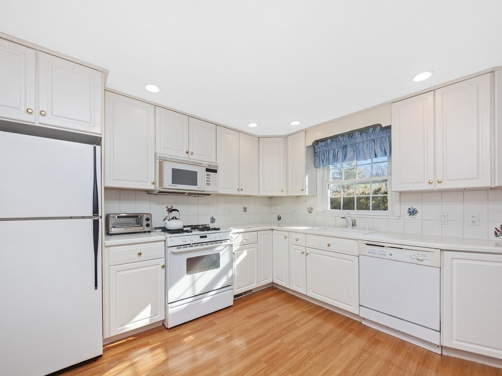 43 Devon Road Norwood, MA 02062 - Photo 10 of 19 Gallery Image 10