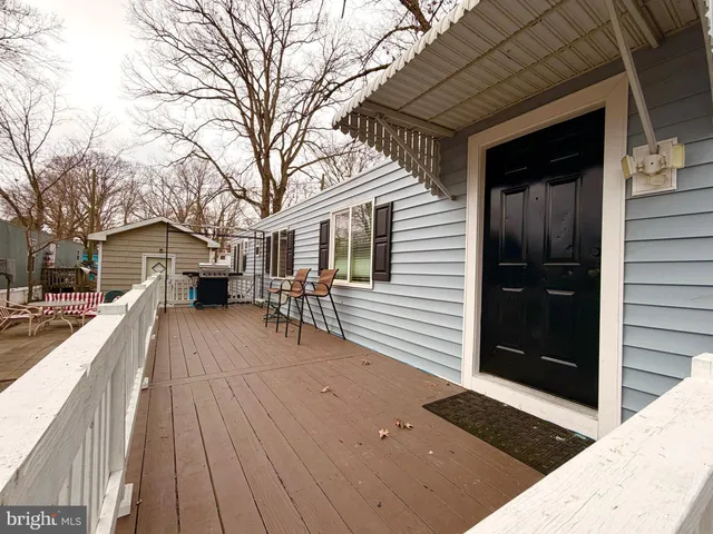 a house with view of outdoor space