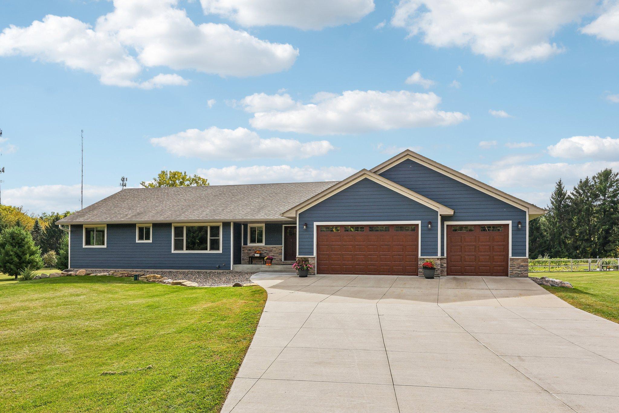 23 Hilltop Road Houlton, WI 54082 - Photo 1 of 51 Gallery Image 1
