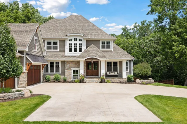 $12,500 | 2890 Ella Lane, Minnetonka, MN 55305