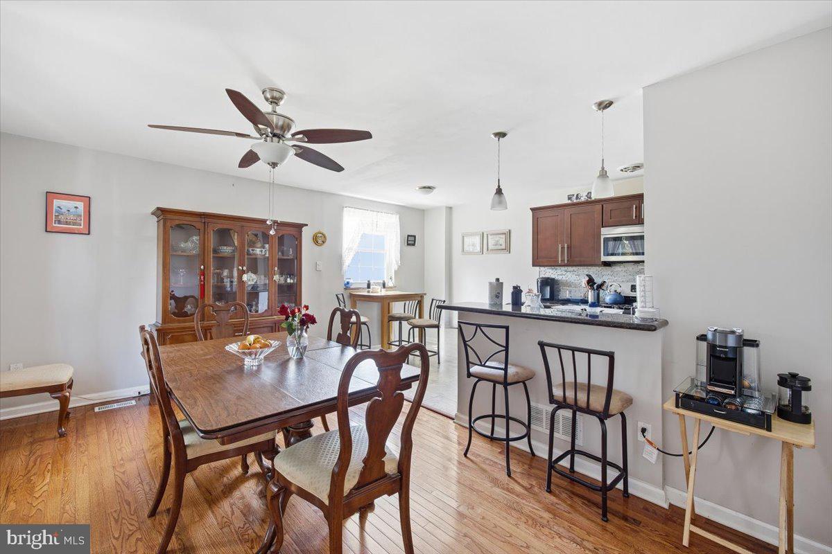 10882 Knights Road Philadelphia, PA 19154 - Photo 9 of 33 Dining Room