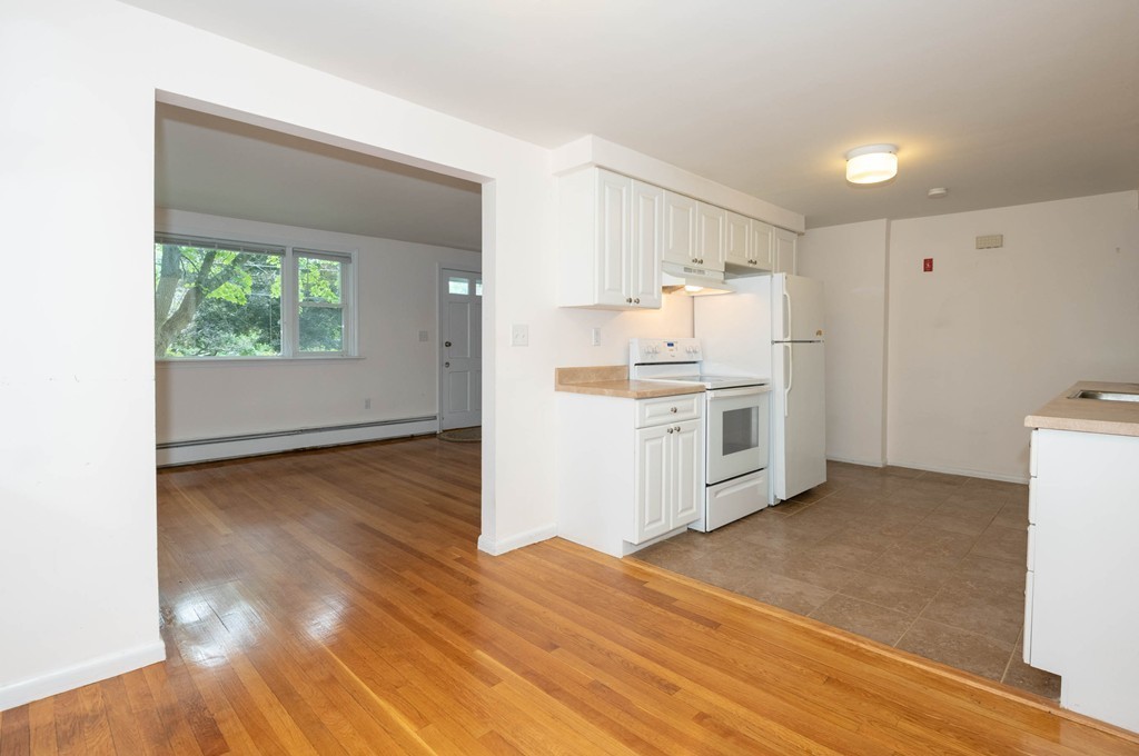 28 Charles Road, Unit 28 Winchester, MA 01890 - Photo 10 of 28 a kitchen with a stove a refrigerator and a oven