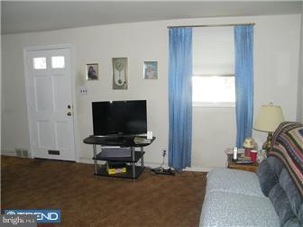 100 Signal Road Drexel Hill, PA 19026 - Photo 3 of 12 Living Room