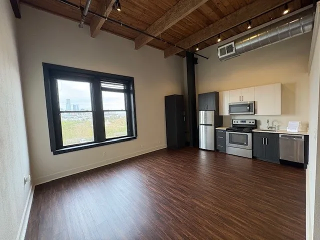 $1,450 | 806 Sampson Street, Unit 421, Houston, TX 77003