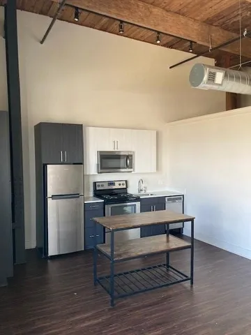 $1,450 | 806 Sampson Street, Unit 421, Houston, TX 77003