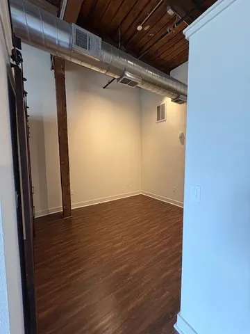 $1,450 | 806 Sampson Street, Unit 421, Houston, TX 77003