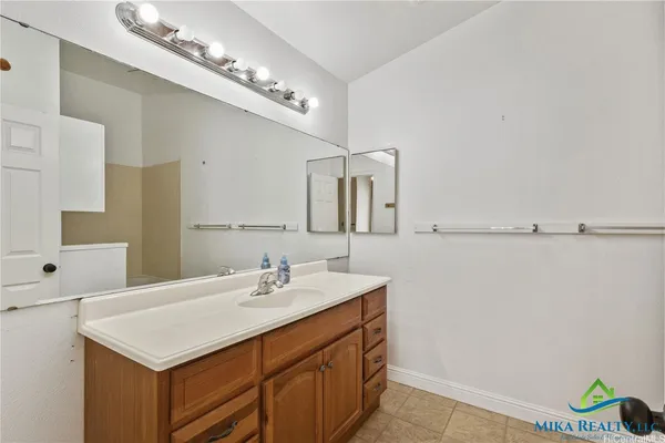 $3,885 | 91-1119 Piipii Street, Ewa Beach, HI 96706