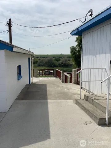 a view of a terrace with sky view