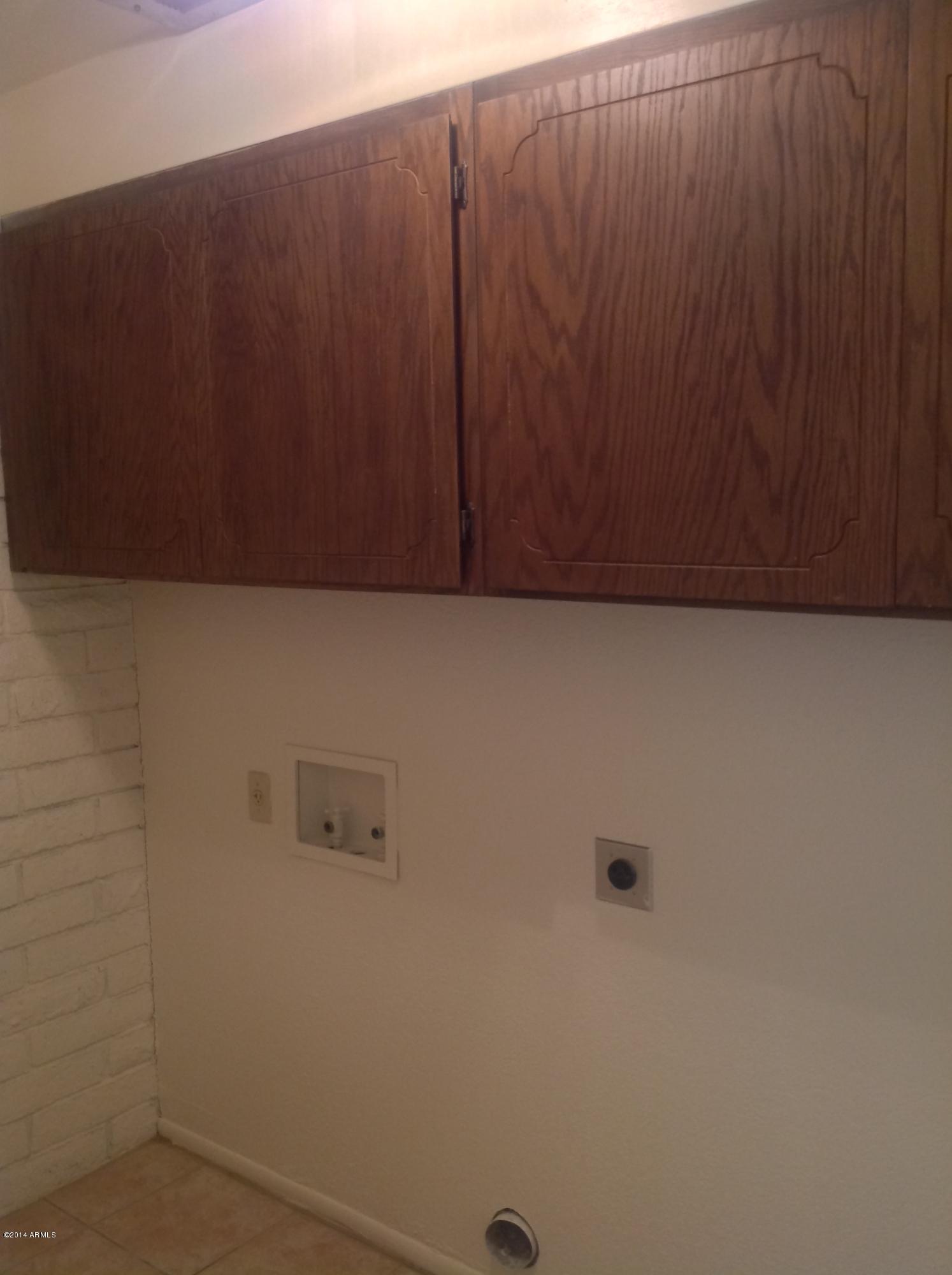 3819 West Calavar Road Phoenix, AZ 85053 - Photo 12 of 26 LAUNDRY ROOM - 8.10 x 5